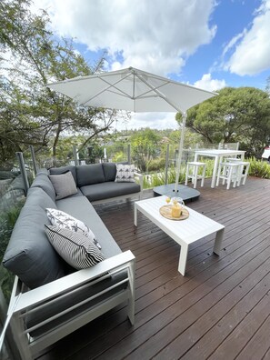 Outdoor dining - Spacious home, big pool, great view near theme park (Pacific Pines)