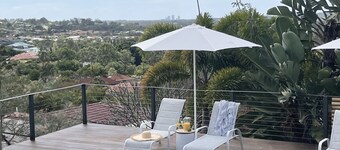 Spacious home, big pool, great view near theme park