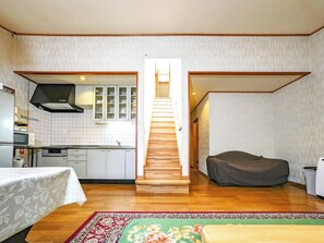 4 bedrooms, desk, free WiFi, bed sheets - cottage Fashionable log styleShionhoshi 615people / Agatsuma-gun Gunma (Agatsuma-gun)
