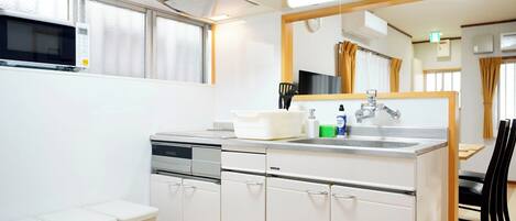 雪櫃、微波爐、爐具、廚房用具/餐具/器皿