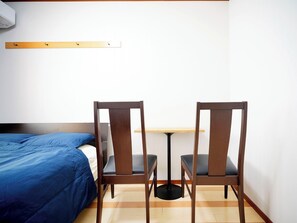 3 bedrooms, desk, free WiFi, bed sheets