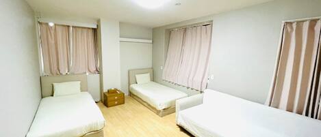 4 bedrooms, free WiFi, bed sheets