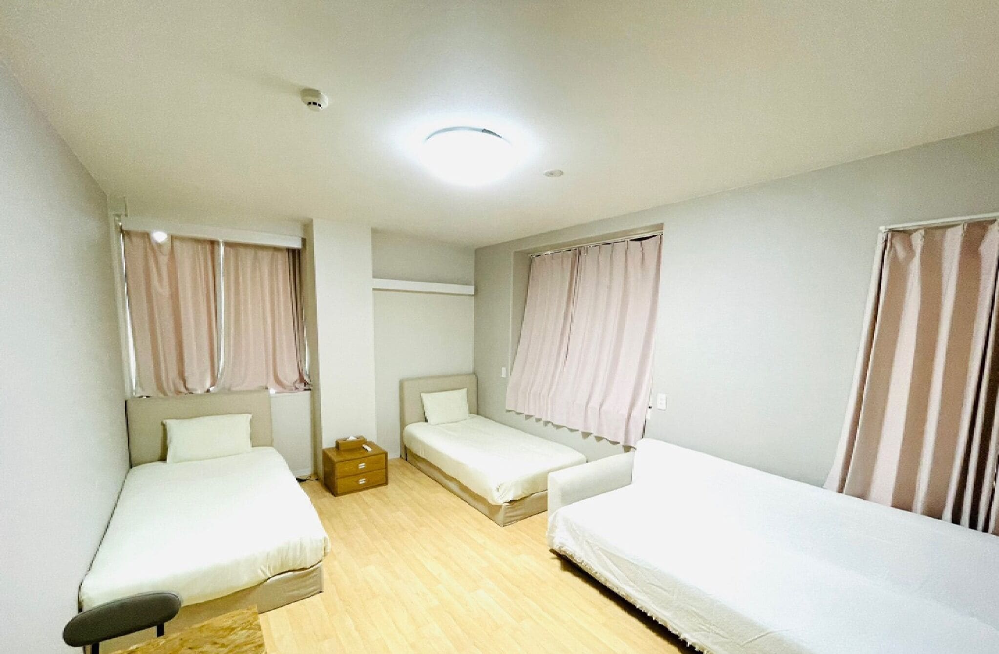 4 bedrooms, WiFi (free), bed sheets