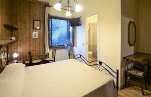 6 Schlafzimmer, Reisekinderbett, kostenloses WLAN, BettwÀsche