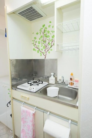 Fridge, microwave, stovetop, cookware/dishes/utensils