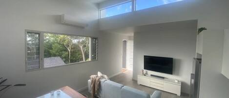 Smart-tv och en stereo