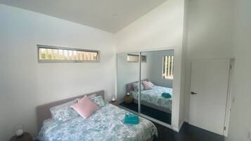 2 bedrooms, iron/ironing board, travel cot, free WiFi