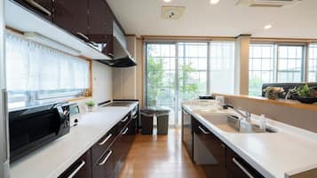 Fridge, microwave, stovetop, cookware/dishes/utensils