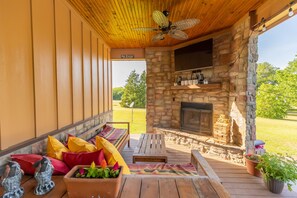 Terrace/patio - The Place! (Sulphur Springs)