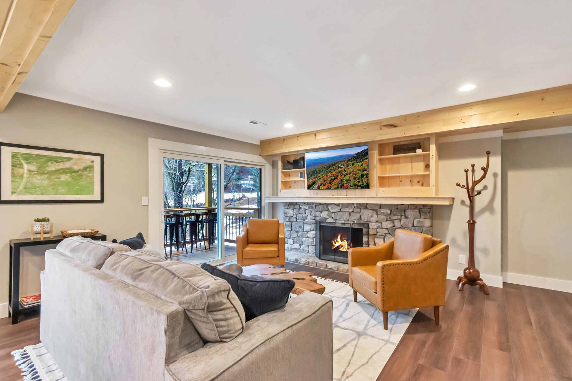 Sugar Mountain condo ski-in ski-out, smart TVs. Clean and renovated, gas logs