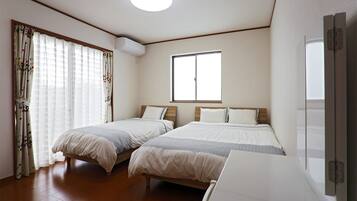 4 bedrooms, iron/ironing board, free WiFi, bed sheets