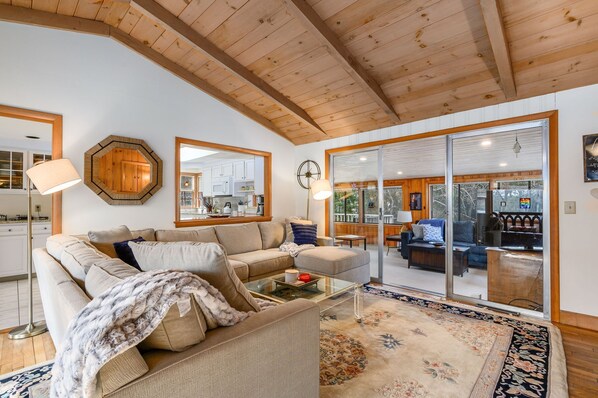 TV, fireplace, books, stereo