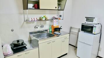 冰箱、微波炉、炉灶、厨具/餐具