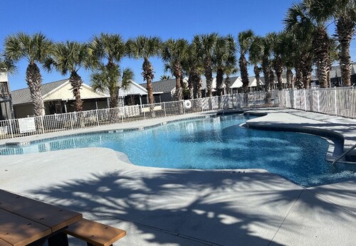 Nicely furnished 3 bedroom check out our snowbird rates Through March!