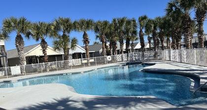 Nicely furnished 3 bedroom check out our snowbird rates Through March!