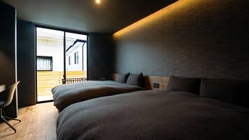 4 bedrooms, desk, free WiFi, bed sheets