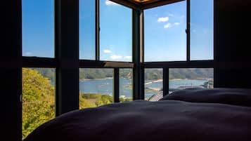 4 bedrooms, desk, free WiFi, bed sheets