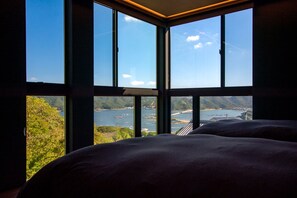 4 soverom, skrivebord, wi-fi (inkludert) og sengetøy