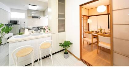 7 minutes walk from Kintetsu Yokkaichi Station Accommodates 6 people Rent a house in the center of / Yokkaichi Mie