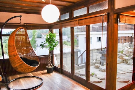 Interior. Old folk house with dog run / Imabari Ehime