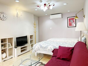 1 bedroom, desk, iron/ironing board, bed sheets - OK for up to 4 people 1LDK private room 101 Ocean Villa Tingara / Kunigami-gun Okinawa (Kunigami-gun)
