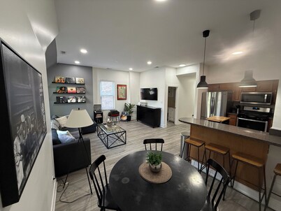 Modern 3BR & 2BA Near McCormick & Downtown