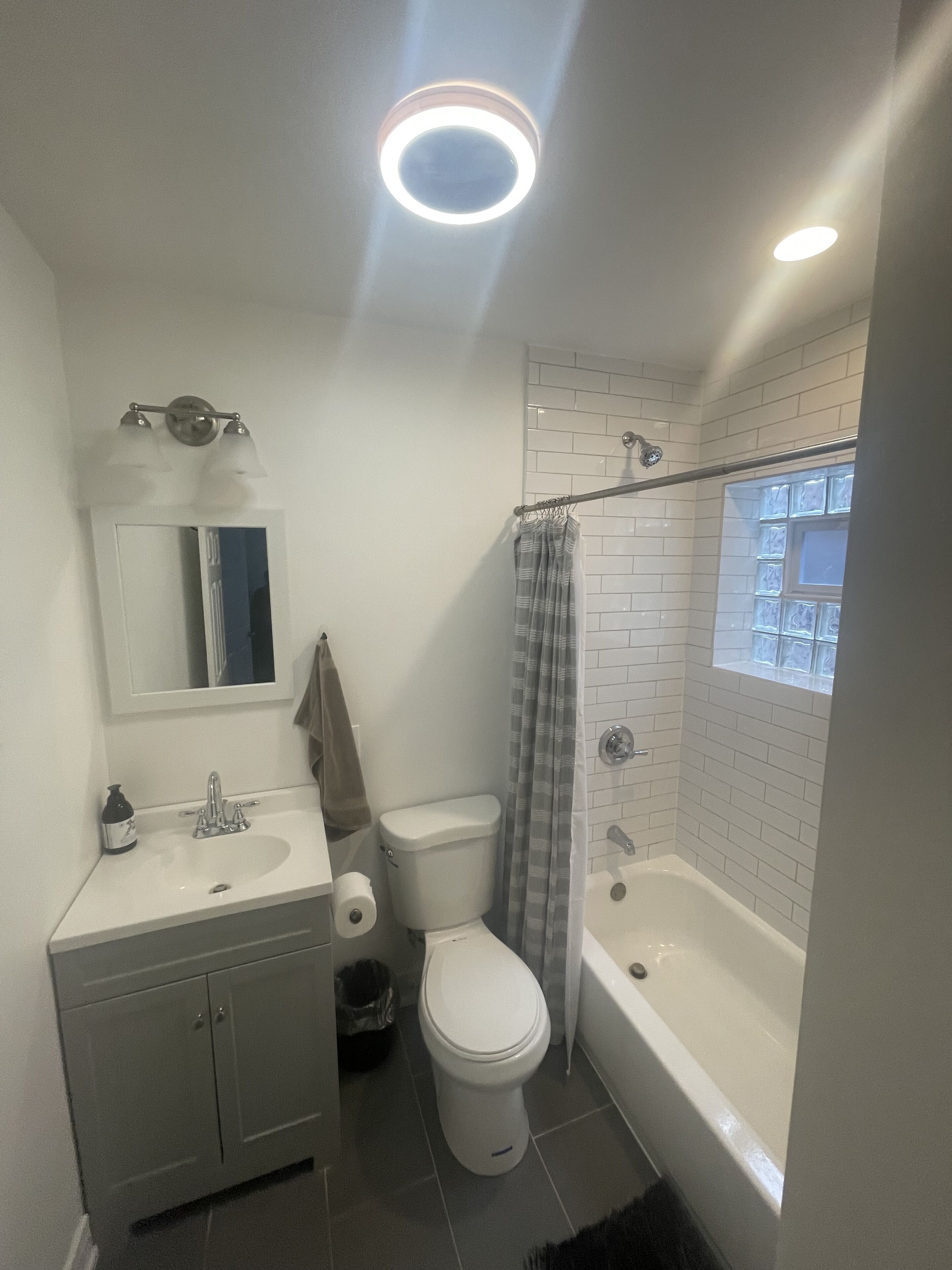 Hair dryer, towels, shampoo, toilet paper