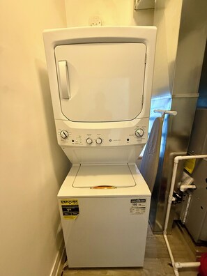 Laundry - Lovely 3-bedroom apartment in Bronzeville (Chicago)