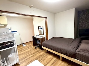 1 bedroom, desk, free WiFi, bed sheets