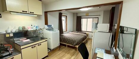 1 bedroom, desk, free WiFi, bed sheets