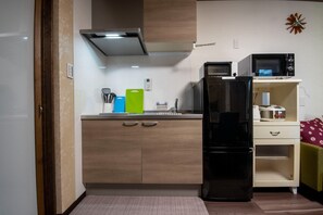 Fridge, microwave, stovetop, cookware/dishes/utensils