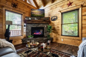 Smart TV, fireplace, stereo - ★★Mountain Views on double decks ★★ TheaterRoom ★★ Firepit ★★ HotTub★★ (Sevierville)