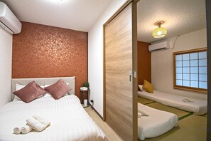 2 室のベッドルーム、デスク、WiFi (無料)