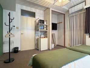 1 habitación, escritorio, wifi gratis y ropa de cama