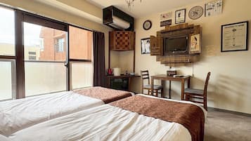 1 bedroom, desk, internet, bed sheets