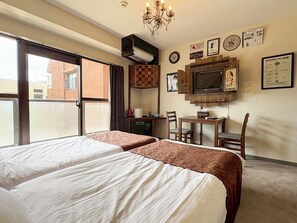 1 quarto, escrivaninha, acesso à internet, roupa de cama