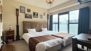 1 bedroom, desk, internet, bed sheets