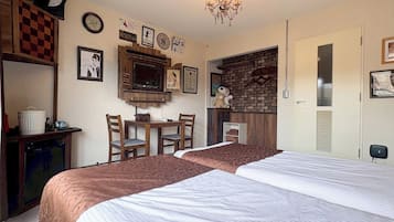 1 dormitorio, escritorio, Internet y ropa de cama