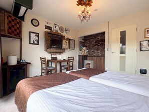 1 bedroom, desk, internet, bed sheets