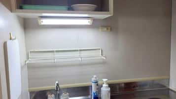 冰箱、微波炉、炉灶、厨具/餐具
