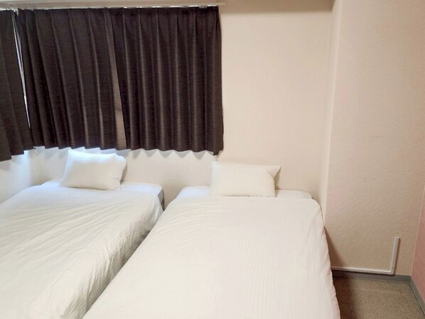 1 bedroom, desk, free WiFi, bed sheets