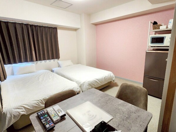 1 habitación, escritorio, wifi gratis y ropa de cama