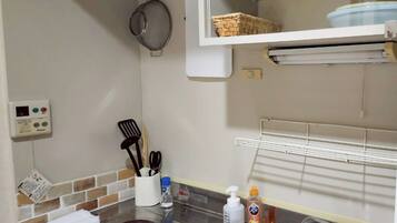 Fridge, microwave, stovetop, cookware/dishes/utensils