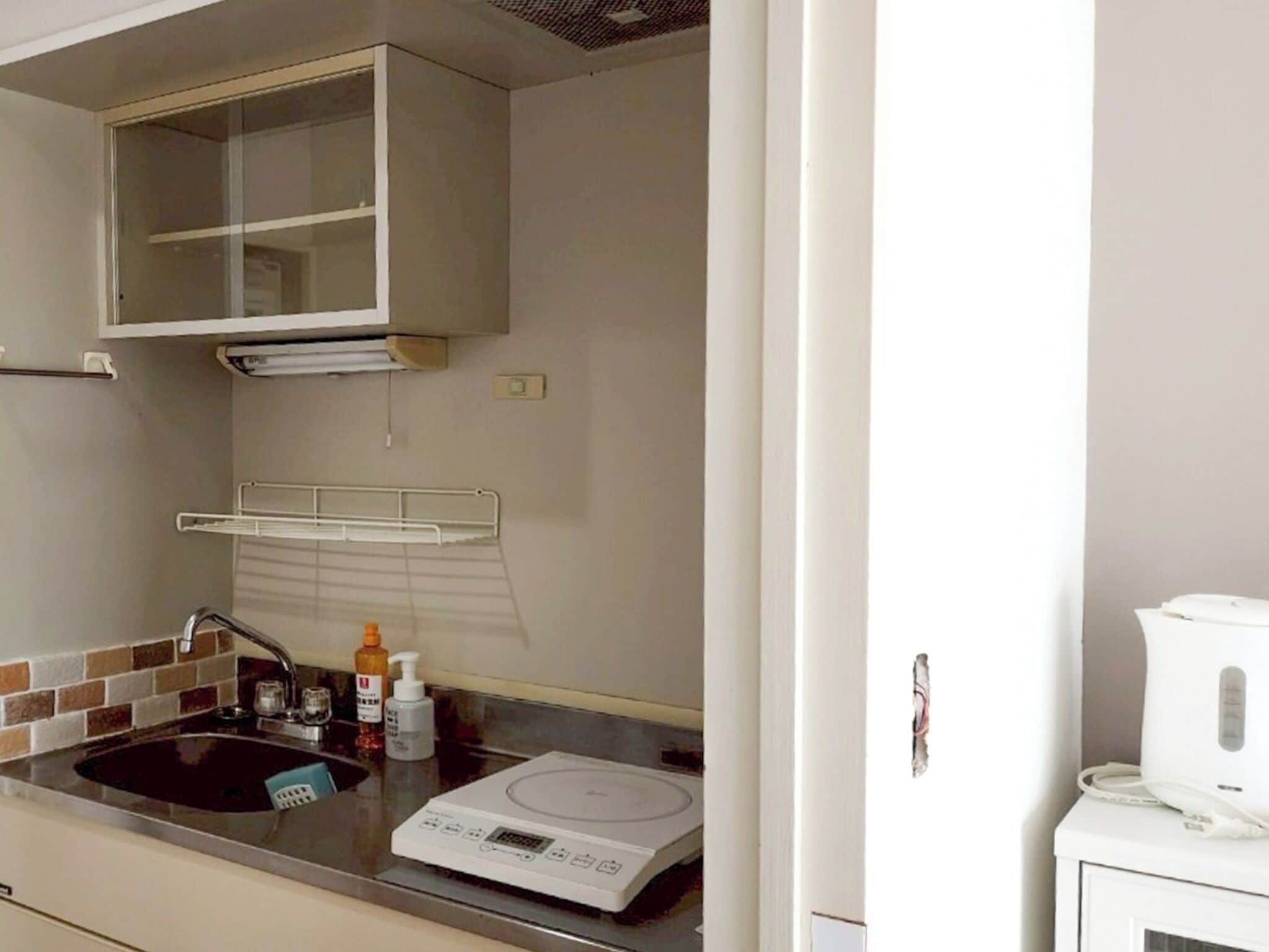 Fridge, microwave, stovetop, cookware/dishes/utensils