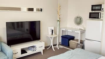 1 bedroom, desk, free WiFi, bed sheets