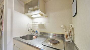 Fridge, microwave, stovetop, cookware/dishes/utensils