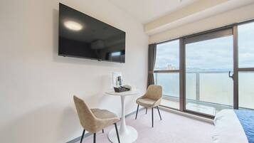 1 bedroom, desk, free WiFi, bed sheets
