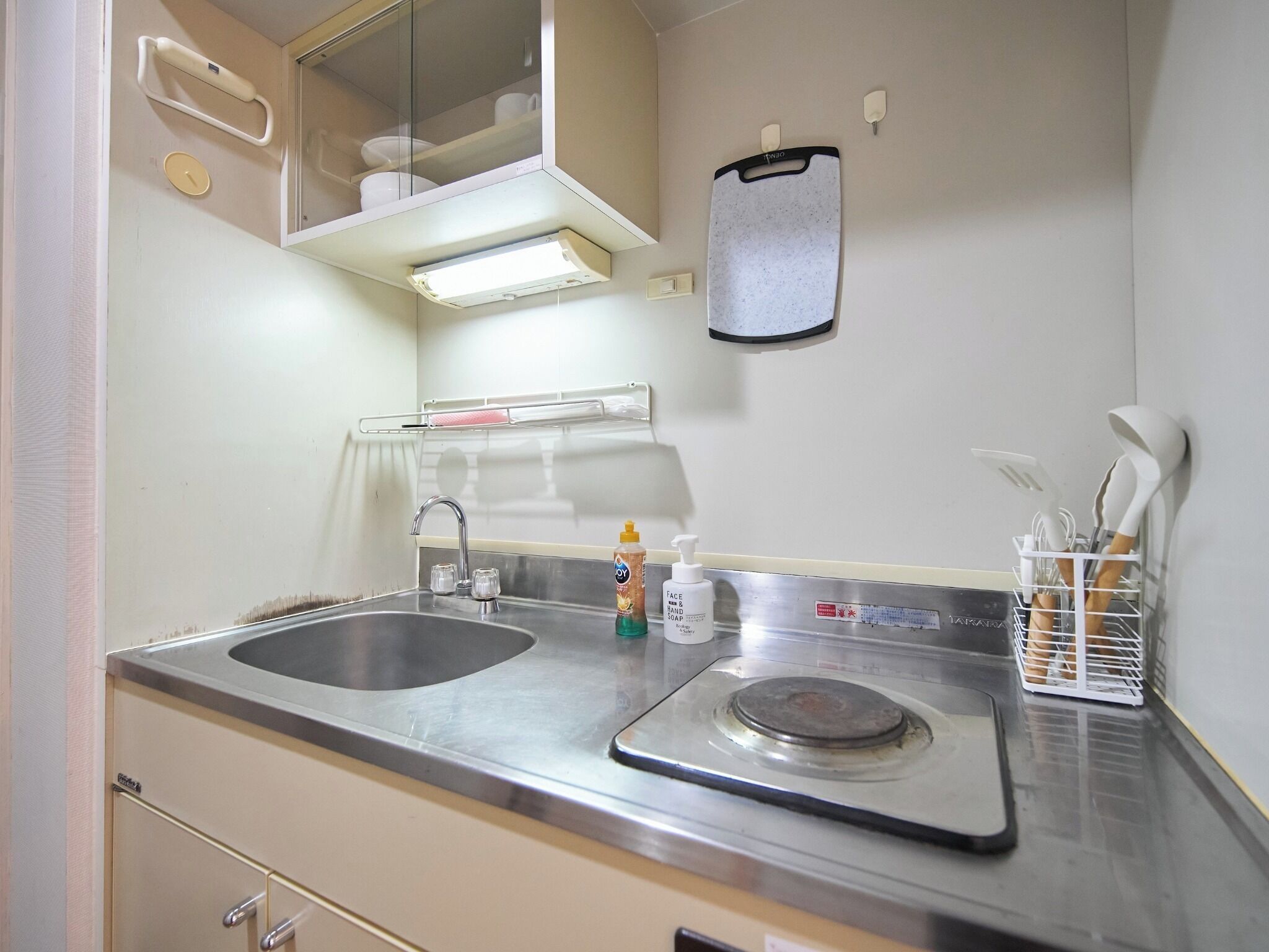 Fridge, microwave, stovetop, cookware/dishes/utensils