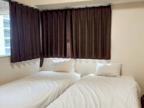 1 bedroom, desk, free WiFi, bed sheets