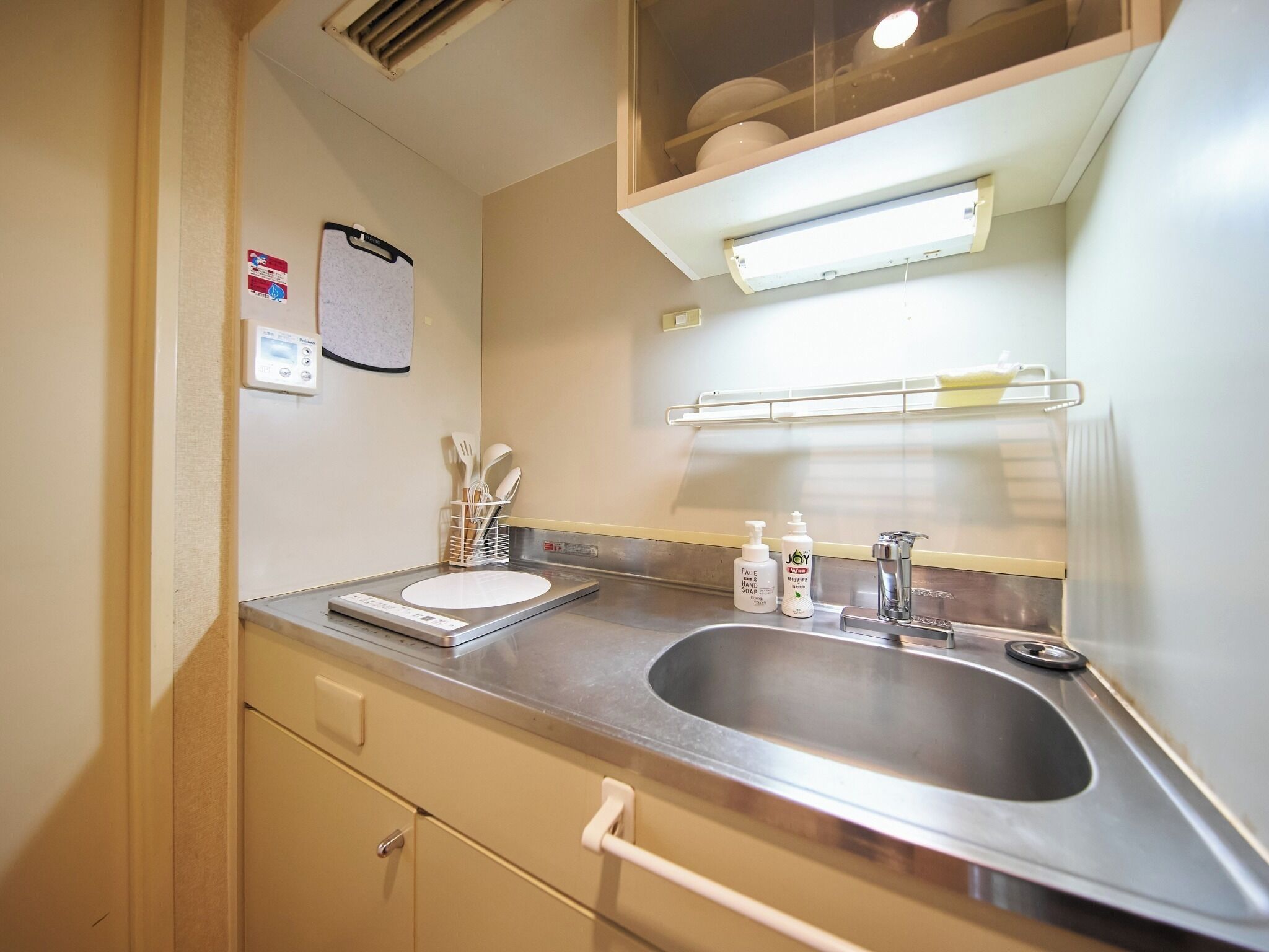 Fridge, microwave, stovetop, cookware/dishes/utensils